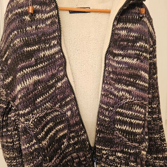Wool Sweater with hoody. - Picture 3 of 3